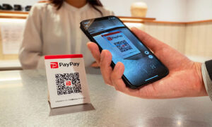 Японские компании внедряют переводы с помощью ИИ и QR-платежи